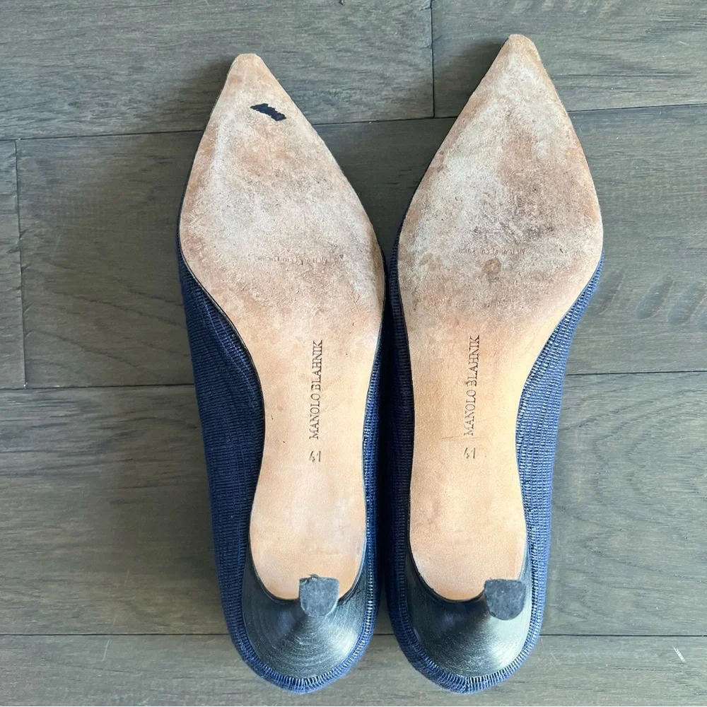 Manolo Blahnik Navy Textured Pointed Toe Pumps Heels EU 41